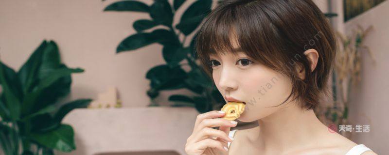 闷青色发色适合哪种肤色 闷青色发色适合的肤色有哪些(图1) 闷青色发色适合哪种肤色
