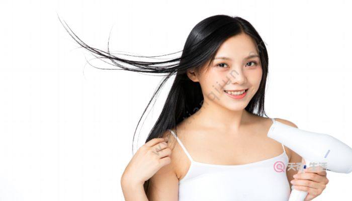 闷青色发色适合哪种肤色 闷青色发色适合的肤色有哪些(图3) 闷青色发色适合哪种肤色