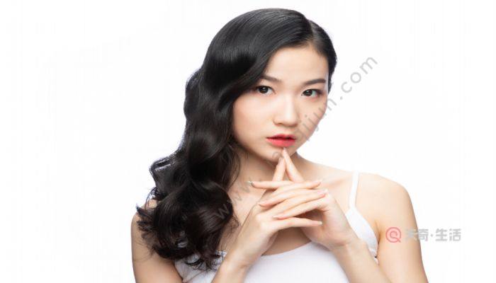 闷青色发色适合哪种肤色 闷青色发色适合的肤色有哪些(图2) 闷青色发色适合哪种肤色